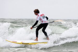 Origen del Paddle Surf: descubre dónde nació este deporte acuático